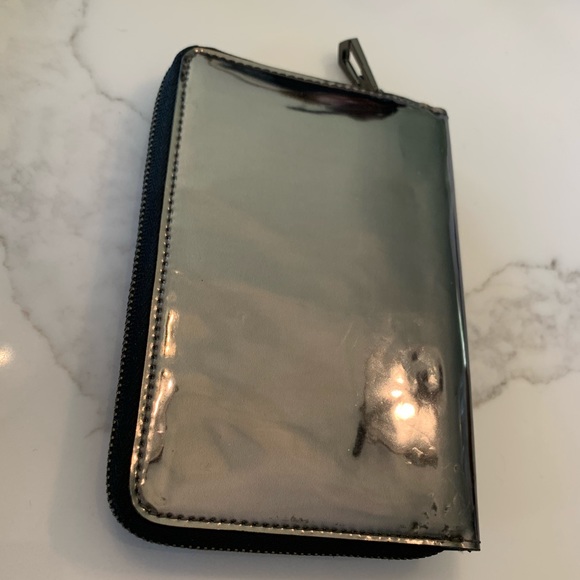 Marc by Marc Jacobs passport holder/ wallet - Picture 3 of 5